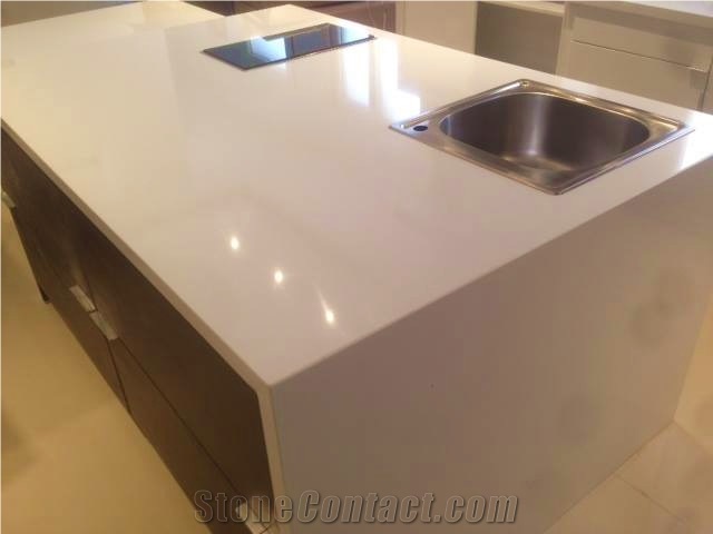 Pure White Quartz Kitchen Countertop Easy To Clean And Resistant
