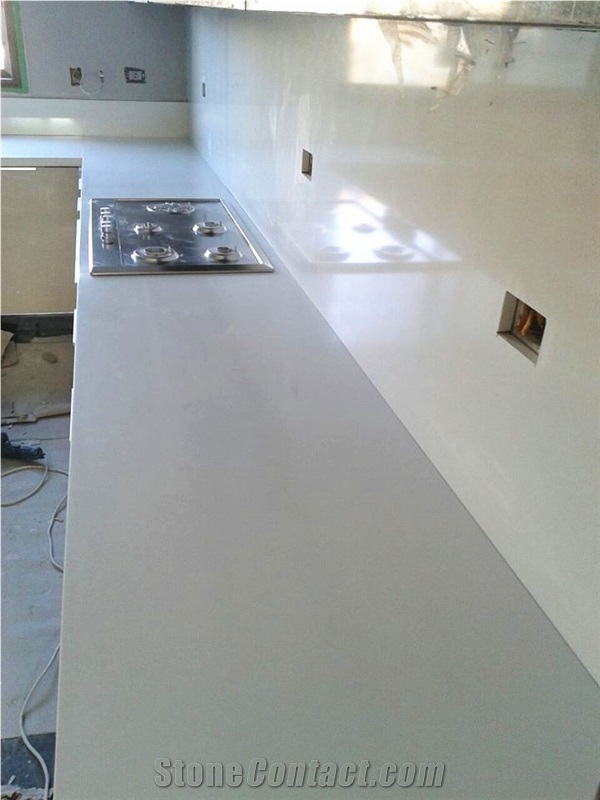 Pure White Quartz Kitchen Countertop Easy-To-Clean and Resistant to Stains,Heat and Scratches