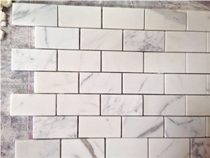 Hot Brick Design Calacatta Gold Marble Mosaic Tiles with Competitive Prices