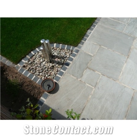 Rossendale Sandstone Riven Courtyard Pattern