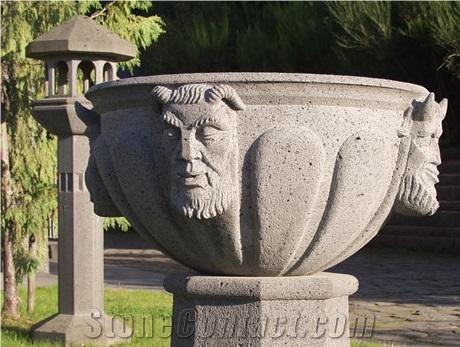 Fountain Bowl with Partially Three-Dimensional Incorporated Devil Heads