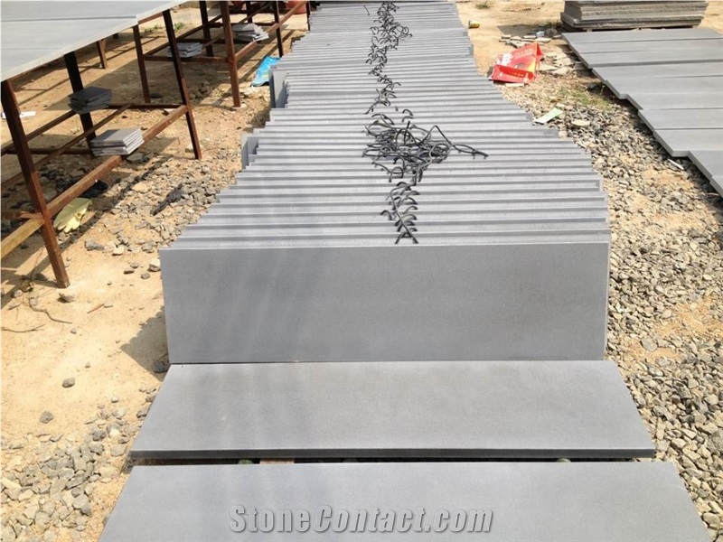 China Grey Basalt/Hainan Grey Basalt/Basaltina/Lava Stone/Flooring/Walling/Paving/Honed/Polished