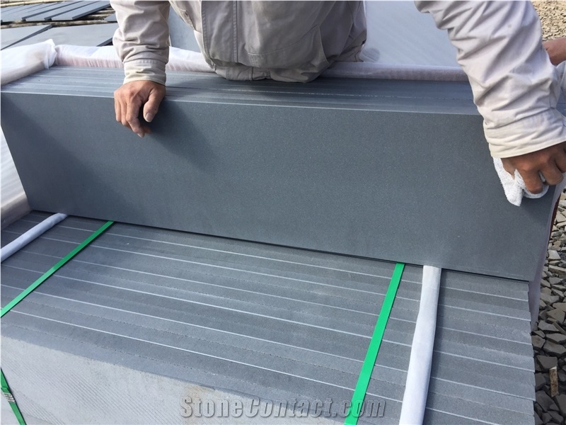 China Grey Basalt/Hainan Grey Basalt/Tiles&Slabs/Basaltina/Lava Stone/Flooring/Walling/Paving/Honed/Polished