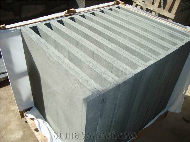 Hainan Black Basalt/Dark Basalt/Bluestone/China Basalt Tiles&Slabs/Walling/Sawn/Paving/Flooring/Polished/Honed/Stepping/Kerb