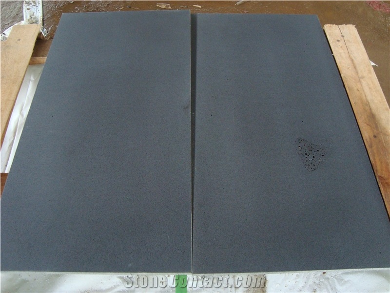Hainan Black Basalt/Dark Basalt Tiles/Slabs/Flooring/Paving/Walling/Honed/Polished/Kerb