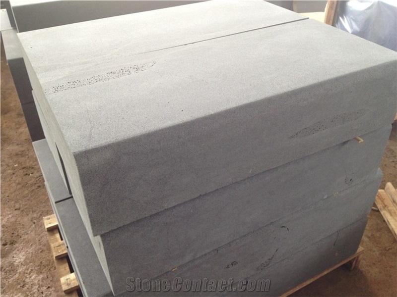Hainan Black Basalt/Dark Basalt Tiles/Slabs/Flooring/Paving/Walling/Honed/Polished/Kerb