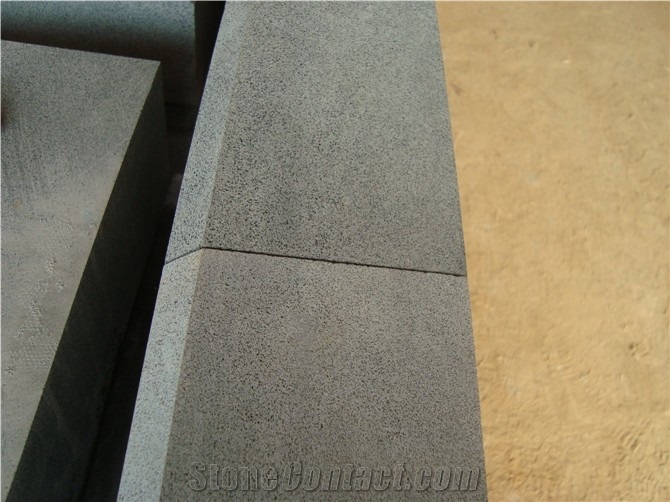 Hainan Black Basalt Kerbstone/Curbs Road Side Stone/ Bluestone Kerbstone