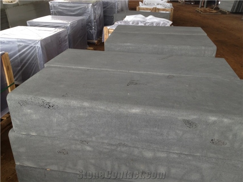 Hainan Black Basalt Kerbstone/Curbs Road Side Stone/ China Black Basalt Kerbstone