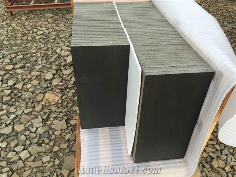 Sawn/Dark Basalt/Hainan Black Basalt/ Bluestone/China Black Basalt Tiles&Slabs/ Honed/Polished/Sandblasted/Walling/Paving/Stepping/Flooring/Kerb/Pool Coping
