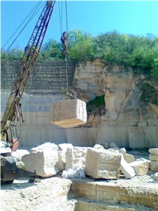 Beige Romania Limestone Blocks