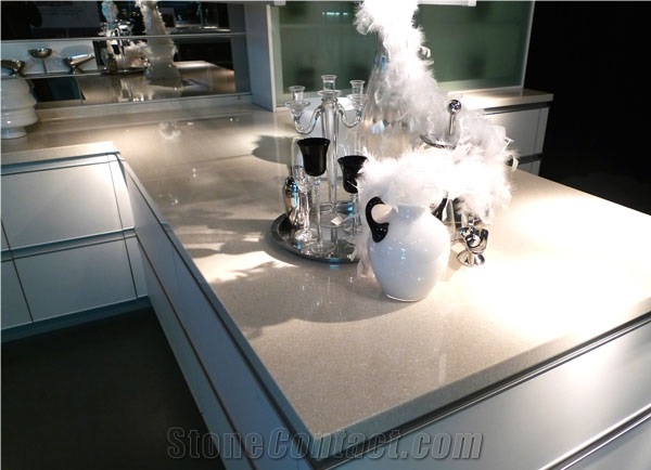 Light Grey Polished Finished Quartz Stone Solid Surface Slabs Of Acid and Alkali Resistance and Radiation-Less