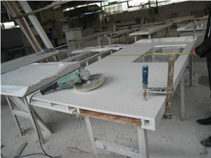 China Man-Made White Quartz Countertops with Undermount