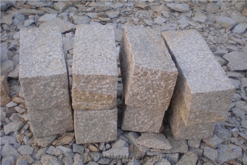 Desert Gold Granite Rough-Picked Cube Stone, China Yellow Granite Pavers for Outside Road Stone