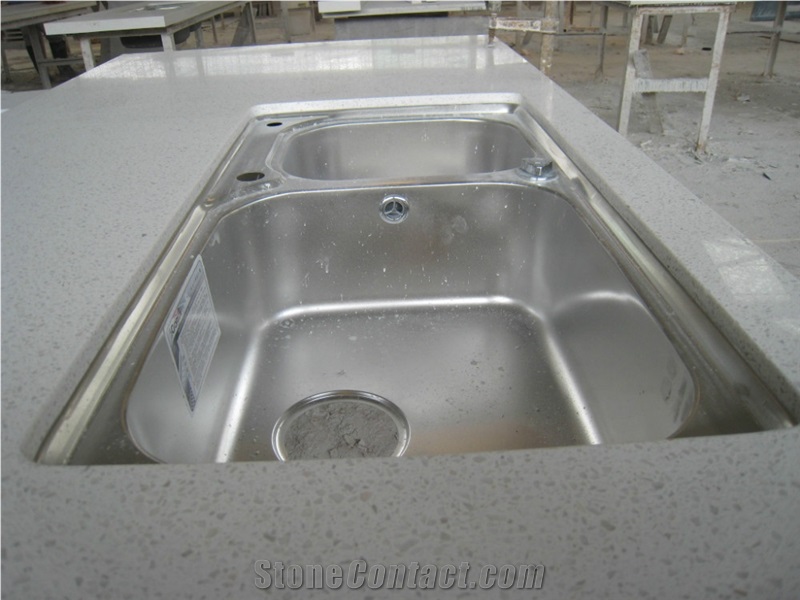 White Artificial Quartz Countertops with Undermount for Kitchen
