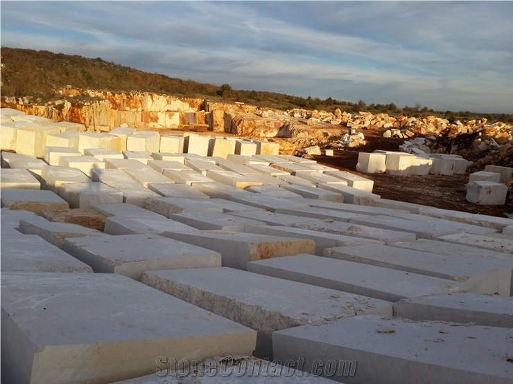 Crema Valencia Marble Blocks, Beige Marble Blocks
