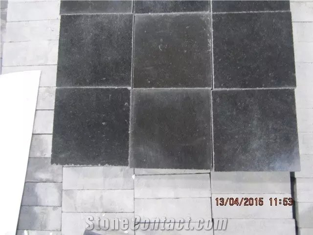 China Mongolia Black Basalt Cheap Honed Surface Cube Stone for Paving