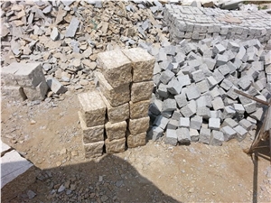 China Yellow Granite Cube Stone