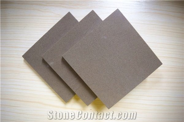 China Light Brown Quartz Stone Tiles & Slabs for Work Tops Table Top Directly from China Manufacturer at Competitive Prices in Standard Size 3000*1400mm and 3200*1600mm with Thickness 12/15/20/25/30mm