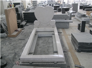 China Pearl White Granite Heart Shaped Tombstones with Rose Carvings