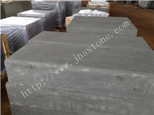 Hainan Grey Basalt Curbs Road Side Stone/ Bluestone Kerbstone