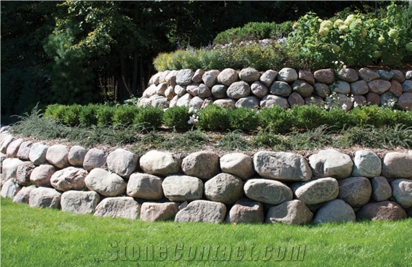 Fieldstone Garden Boulder Retain Wall