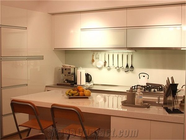 Higher Quality Beige Quartz Stone Kitchen Countertop Solid Surface and Countertop with Bright Surface Non-Porous Standard Sizes 108*26inch with Competitive Price and Quality More Durable Than Granite
