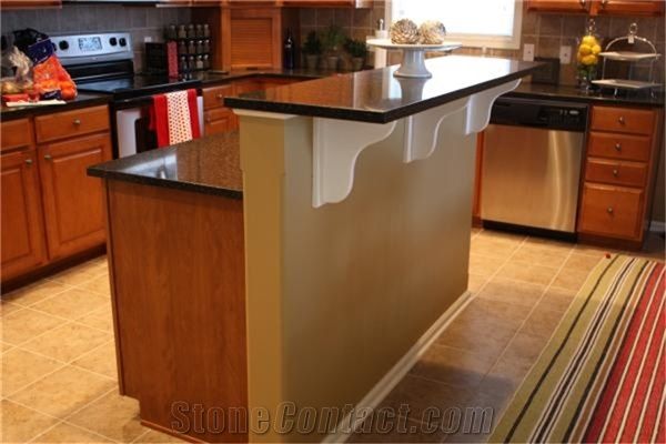 Noble Black Quartz Stone Countertops Solid Surface Non-Porous and Easy to Clean Directly from China Manufacturer with Iso/Nsf Certificate More Durable Than Granite Standard Slab Size 118*55 and 126*63
