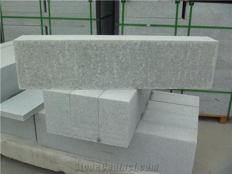 China Light Grey Granite Kerbstone All Sides Flamed