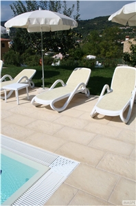 Brushed Pietra Di Istria Swimming Pool Terraces, Coping, Kanfanar Limestone Pool Coping, Beige Limestone