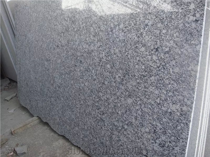 Spray White Granite Polished Countertop Slabs