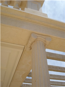 Vidraco De Molianos Creme Limestone Columns, Beige Limestone Poortugal Columns