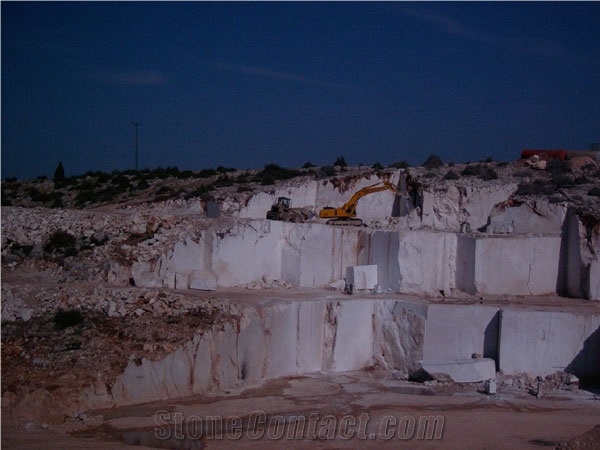 Crema Supreme Marble Quarry