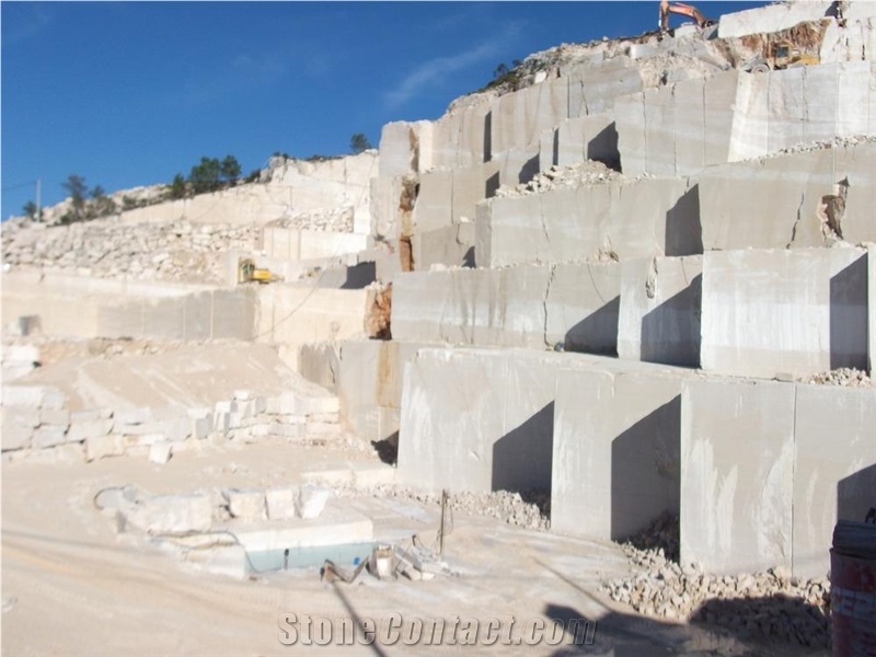 Crema Rosal T Limestone Quarry