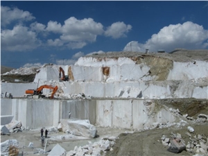 Cavdir Beige Marble Quarry