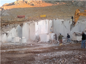 Mermar Nurhak Beige Marble Quarry