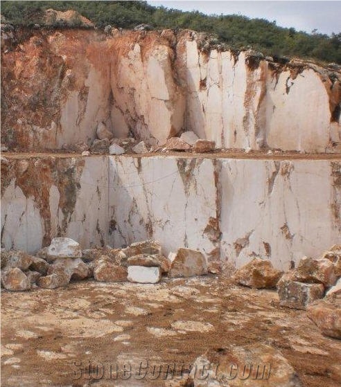 Crema Novita Marble Quarry