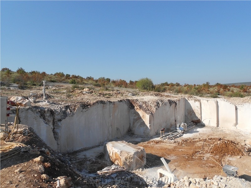 Beige Dalmatia Limestone Sedramic Quarry