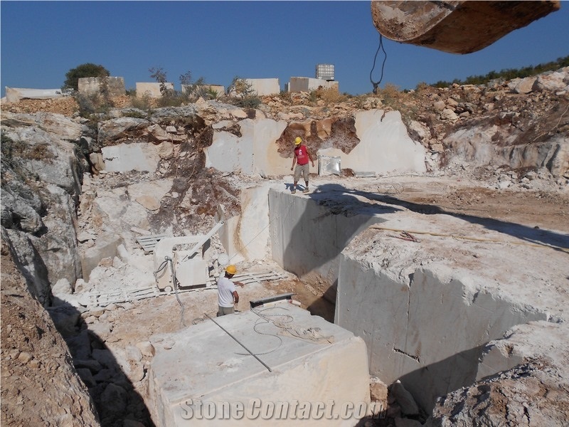 Beige Dalmatia Limestone Sedramic Quarry