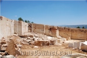 Kutahya Beige Travertine Quarry