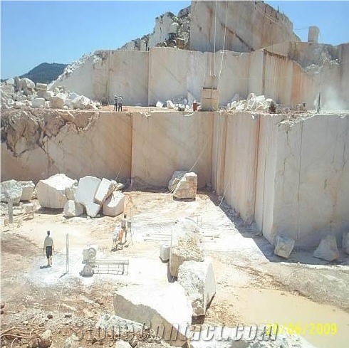 Bilecik Crema Luna Marble Quarry - StoneContact.com