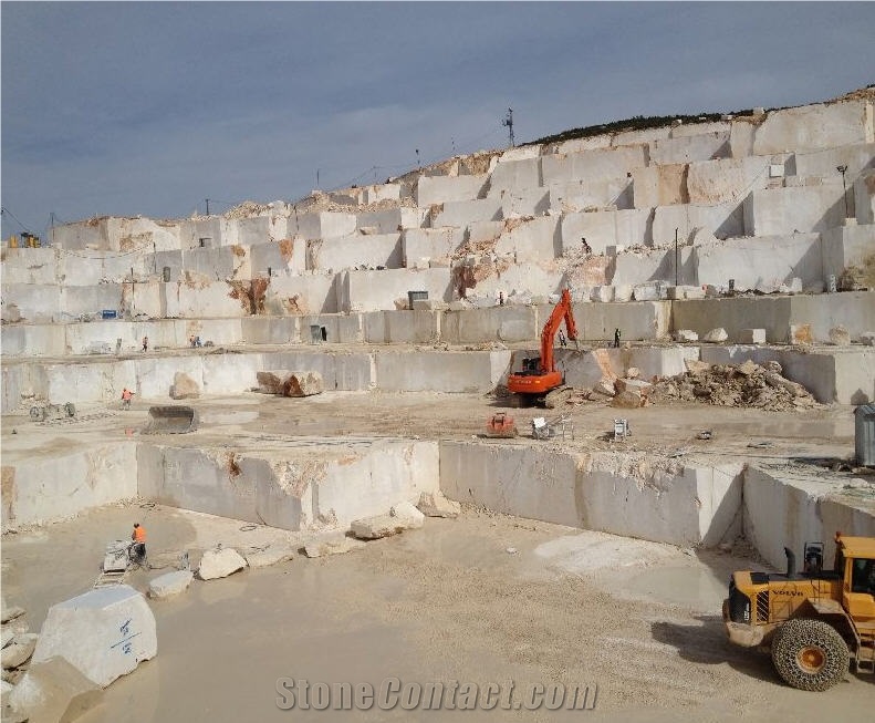 Isparta Bademli Ottoman Beige Marble Quarry