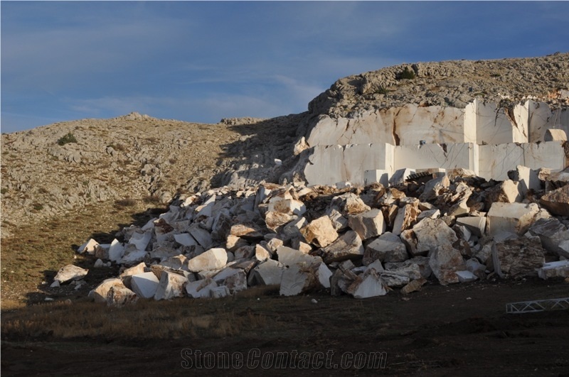 Karaman Beige Marble Quarry