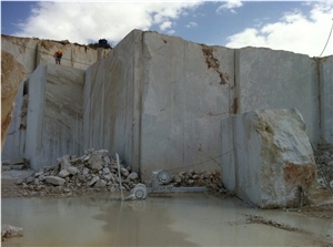 Wavy Beige Marble Quarry