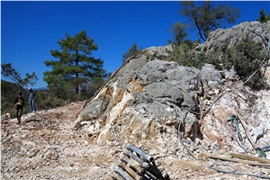 Isparta Beige Marble Quarry