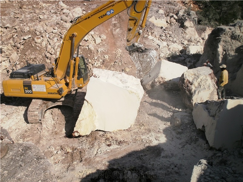 Limra Beige Limestone Quarry