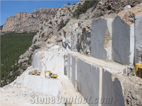 Turkey Crema Perla Limestone Quarry