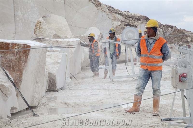 Sesemak Makomar Bai Zhenzhu Beige Marble Quarry