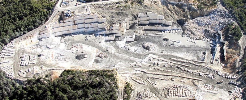 Caliza Capri Limestone Quarry