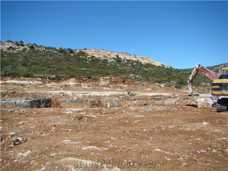 Piedra Ulldecona Montsia and Maria Crema Cenia, Cenia Beige and Cenia Azul/ Grey Cenia Limestone Quarries