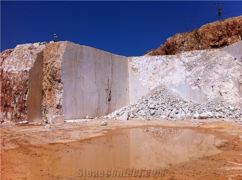 Mioni Beige Marble Quarry